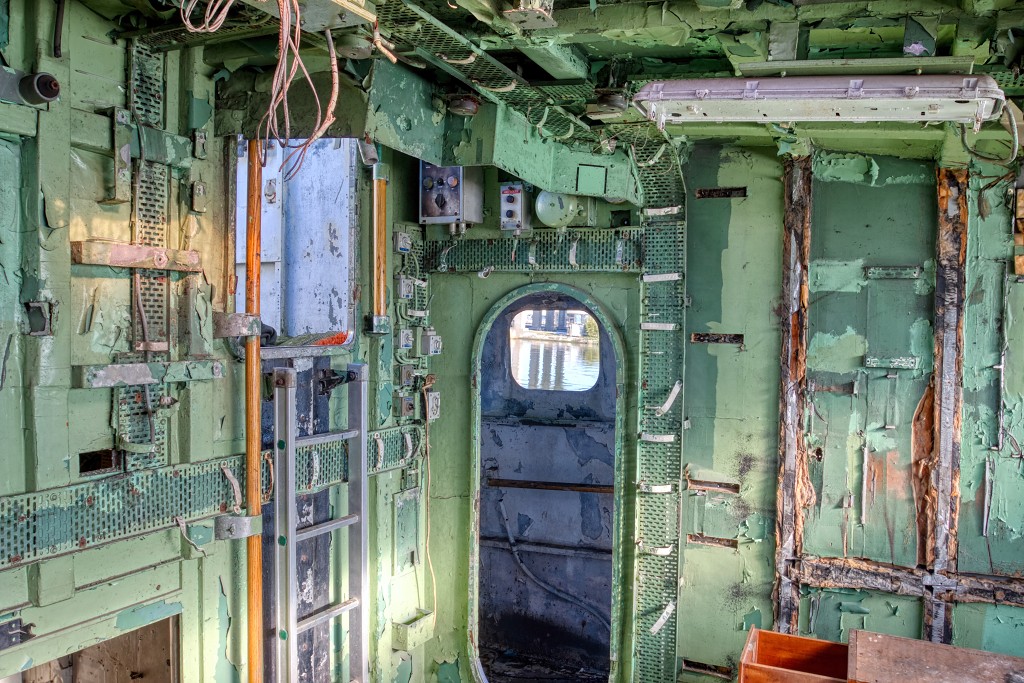 HDR urbex trash naval boats antwerpen torpedoboot torpedoboat torpilleur marine maritiem navy abandoned verlaten decay lost place places abandonne
